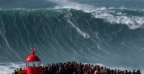 big waves in nazare portugal.